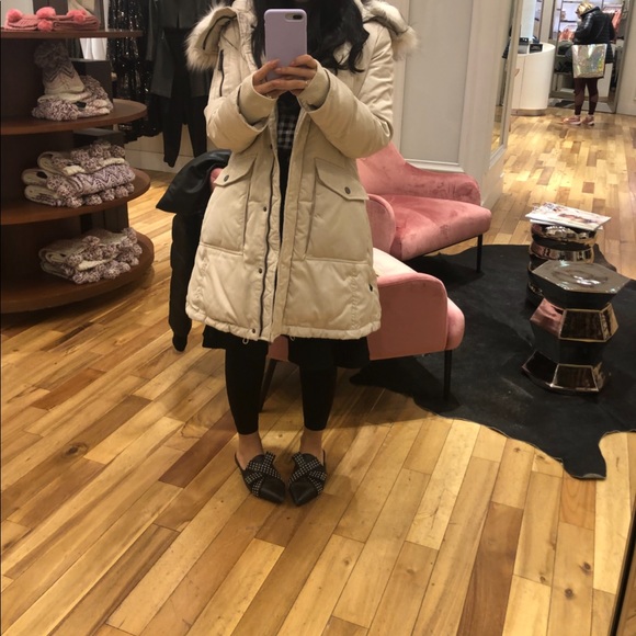 Ivory BCBG coat.Like new condition (professionally dry cleaned), gorgeous coat. - Picture 6 of 6